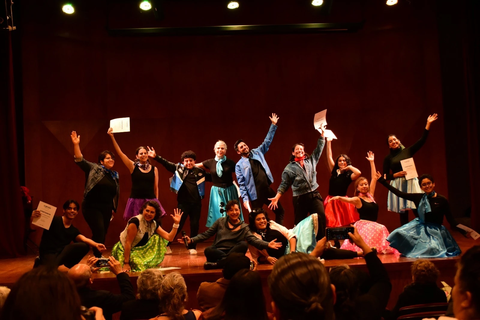 🎭✨ ¡Vive el escenario y descubre tu talento en el Teatro Musical! ✨🎶