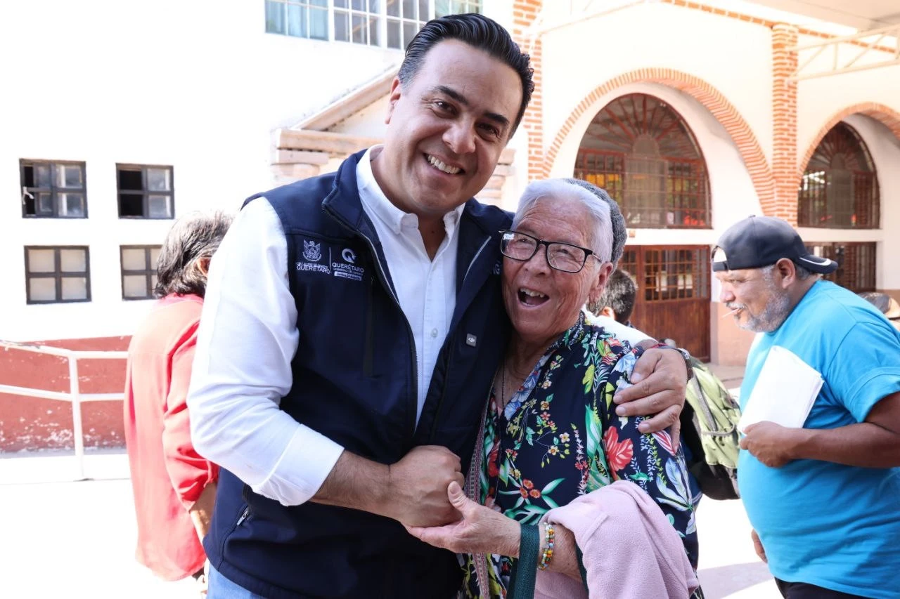 🥫🤝 Luis Nava entrega canastas alimentarias en Corregidora