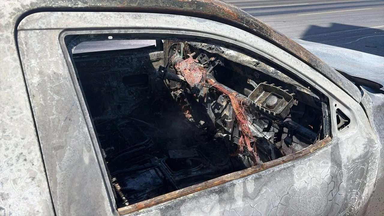 Incendio vehicular en el Anillo Vial Fray Junípero Serra fue controlado sin personas lesionadas