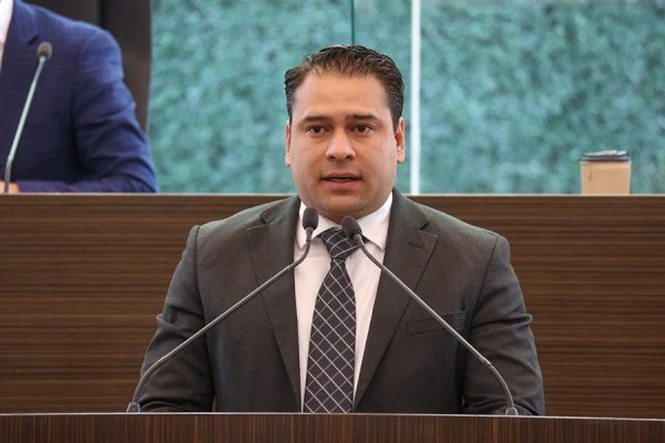 🎓⚖️ Diputado Eric Silva celebra el cierre de la falsa acusación contra universitarios de la UAQ