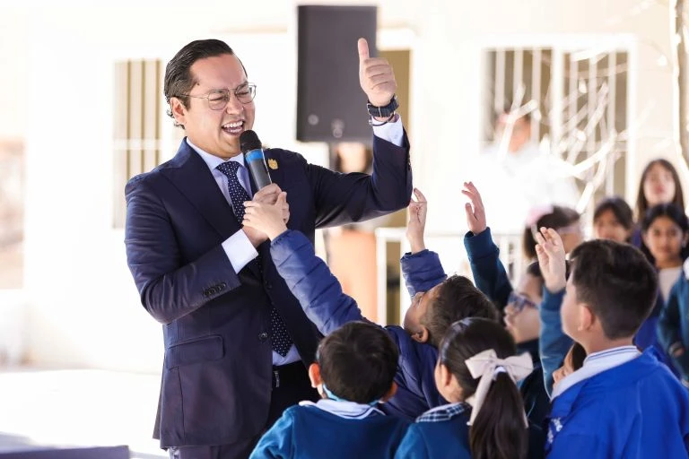 📰 Chepe Guerrero entrega Aula Cocina en primaria Emiliano Zapata, reforzando la alimentación escolar en Corregidora