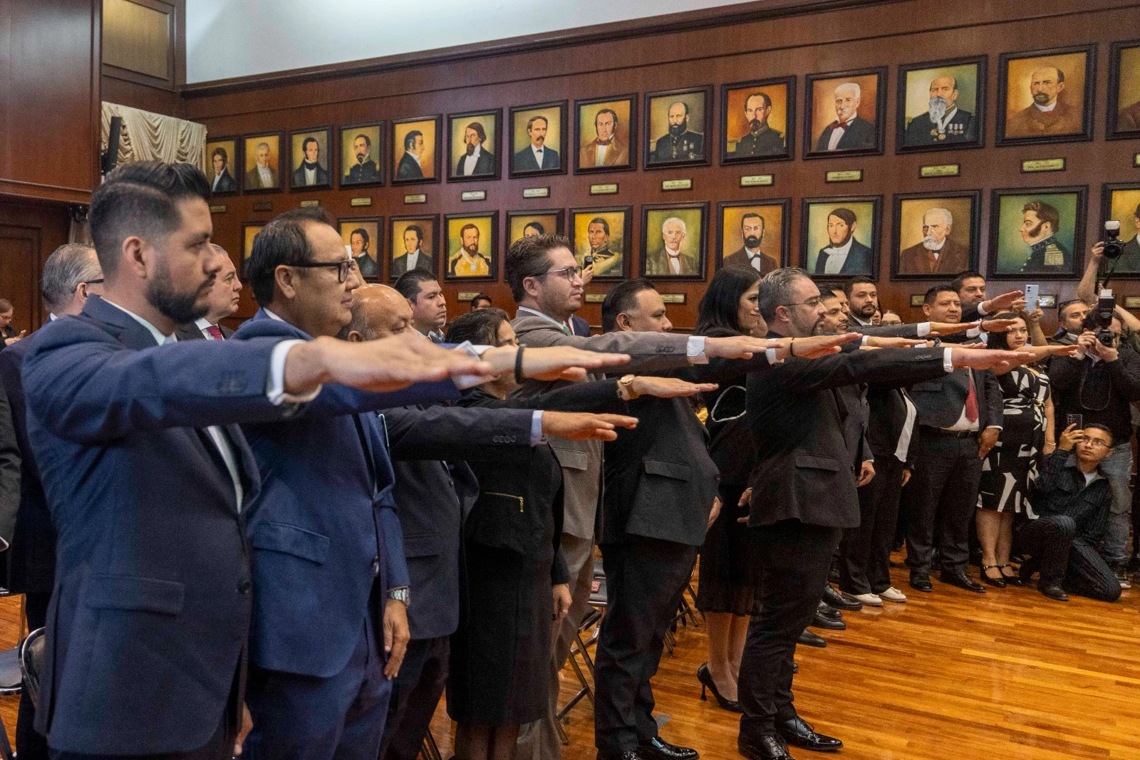 ⚖️ Mauricio Kuri toma protesta al nuevo Consejo Directivo del Colegio de Abogados Litigantes de Querétaro
