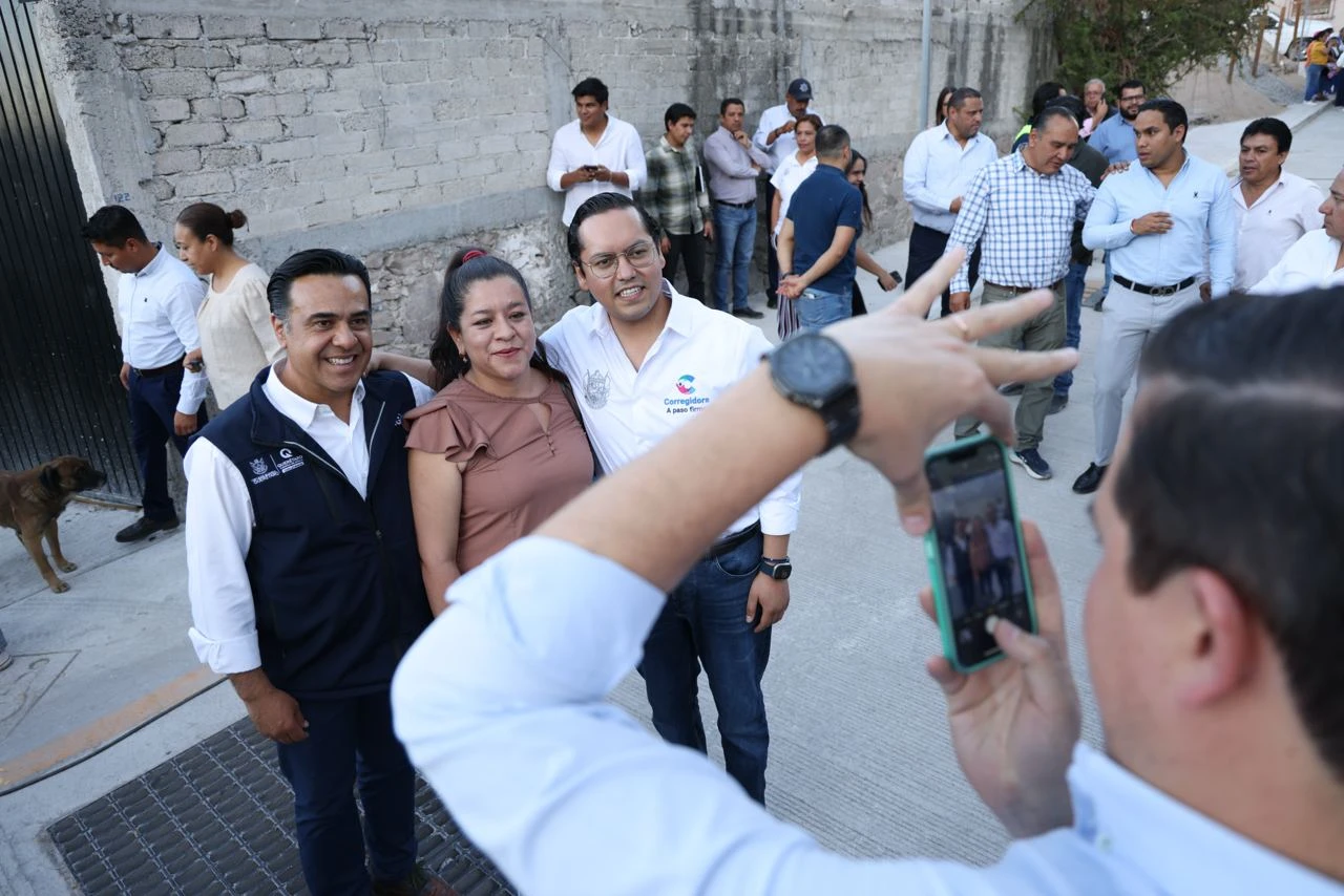 Luis Nava encabeza entrega de obra de urbanización en El Paraíso, Corregidora