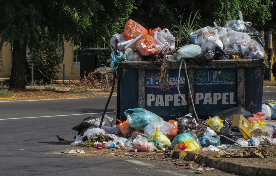🚨🗑️ Querétaro aplicará multas de hasta 60 mil pesos a negocios que saquen basura fuera de horario