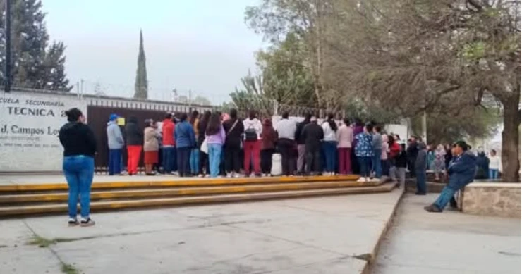 Padres exigen seguridad en secundaria de La Estancia, en San Juan del Río, ante presunta venta de sustancias