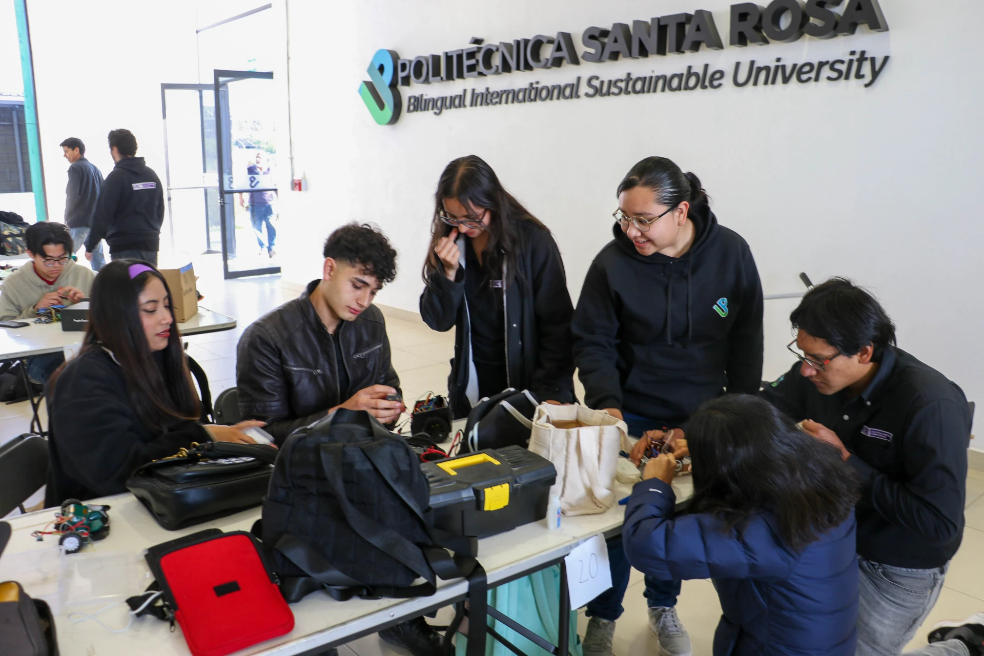 UP Santa Rosa impulsa conocimientos de diseño, programación y robótica