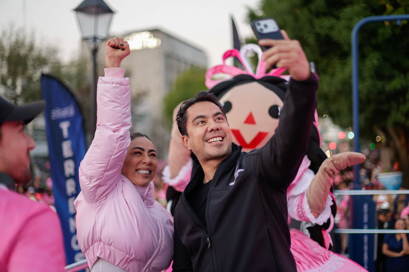 Felifer Macías da banderazo de salida al Mujer Querétaro Medio Maratón 2026