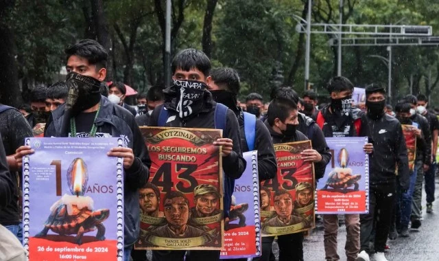 Sheinbaum afirma que están detenidos los dueños de la funeraria donde hallaron restos en investigación de los 43 de Ayotzinapa