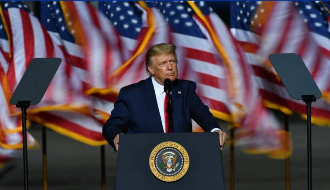 ¡IRÓNICO GIRO EN FLORIDA! TRUMP VOTA POR CORREO PESE A LLAMAR A ESTE MÉTODO “FRAUDE ELECTORAL”