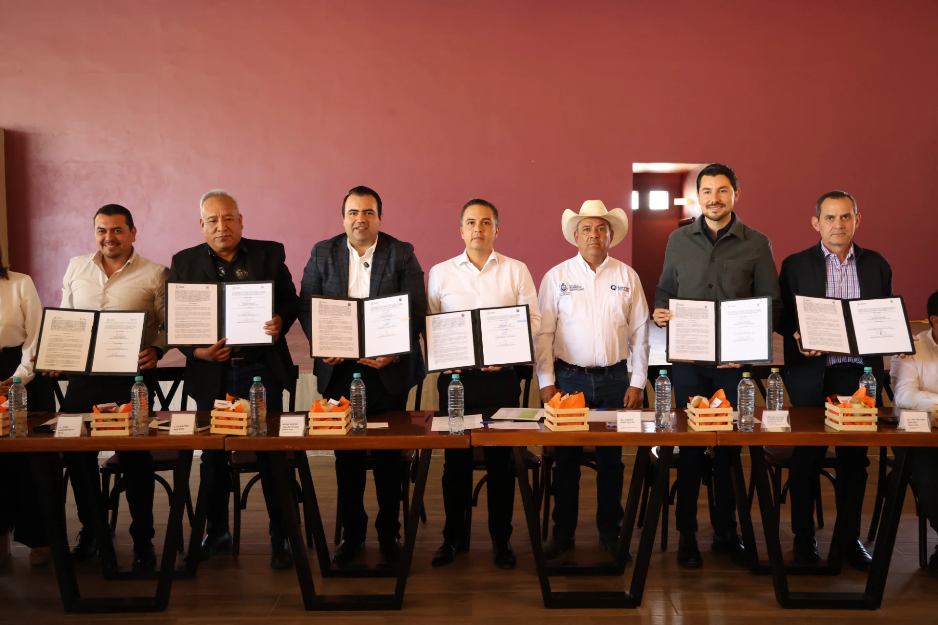Firma Querétaro convenio con municipios para regularizar la venta de alcohol y reforzar la seguridad