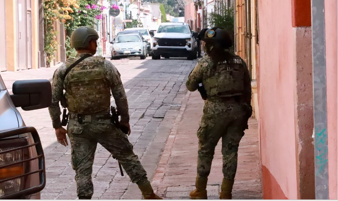 🚨 Despliegue de seguridad en Querétaro: Marina y SSPC catean inmueble en colonia Insurgentes