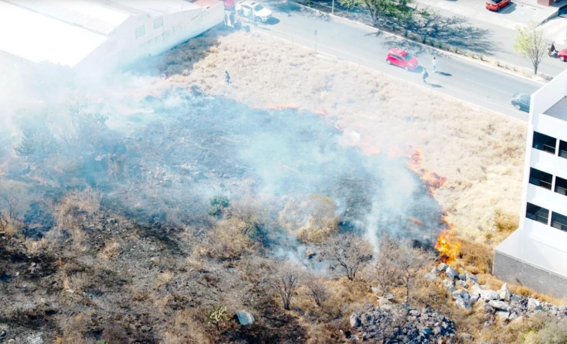 🔥 Quemas urbanas se disparan 68% en Querétaro: 337 incendios en tres meses