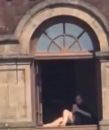 Sheinbaum confirma polémica en Palacio Nacional: mujer sí tomó el sol en una ventana y ya fue sancionada