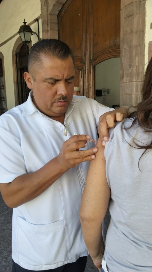 Querétaro alcanza el 96% de avance en vacunación contra influenza; Salud estatal refuerza medidas preventivas