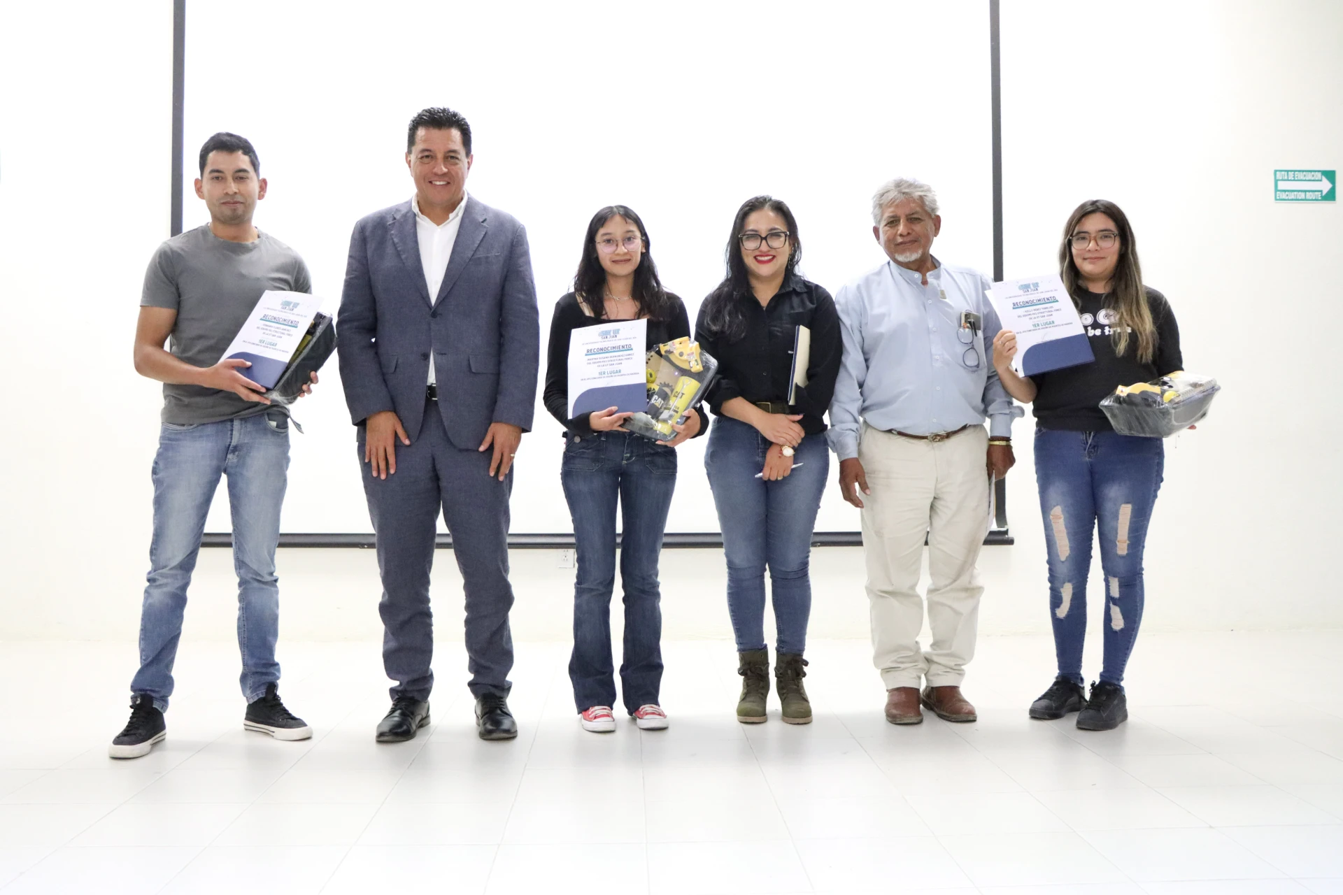 Arrasa la UT San Juan en el 4to Concurso de Diseño de Puentes de Madera: Obtiene los tres primeros lugares