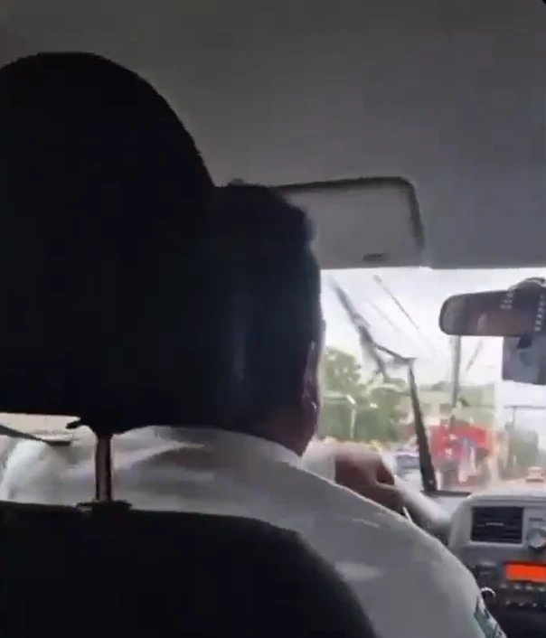 Escándalo en Playa del Carmen: suspenden a taxista por insultar y retener a turistas