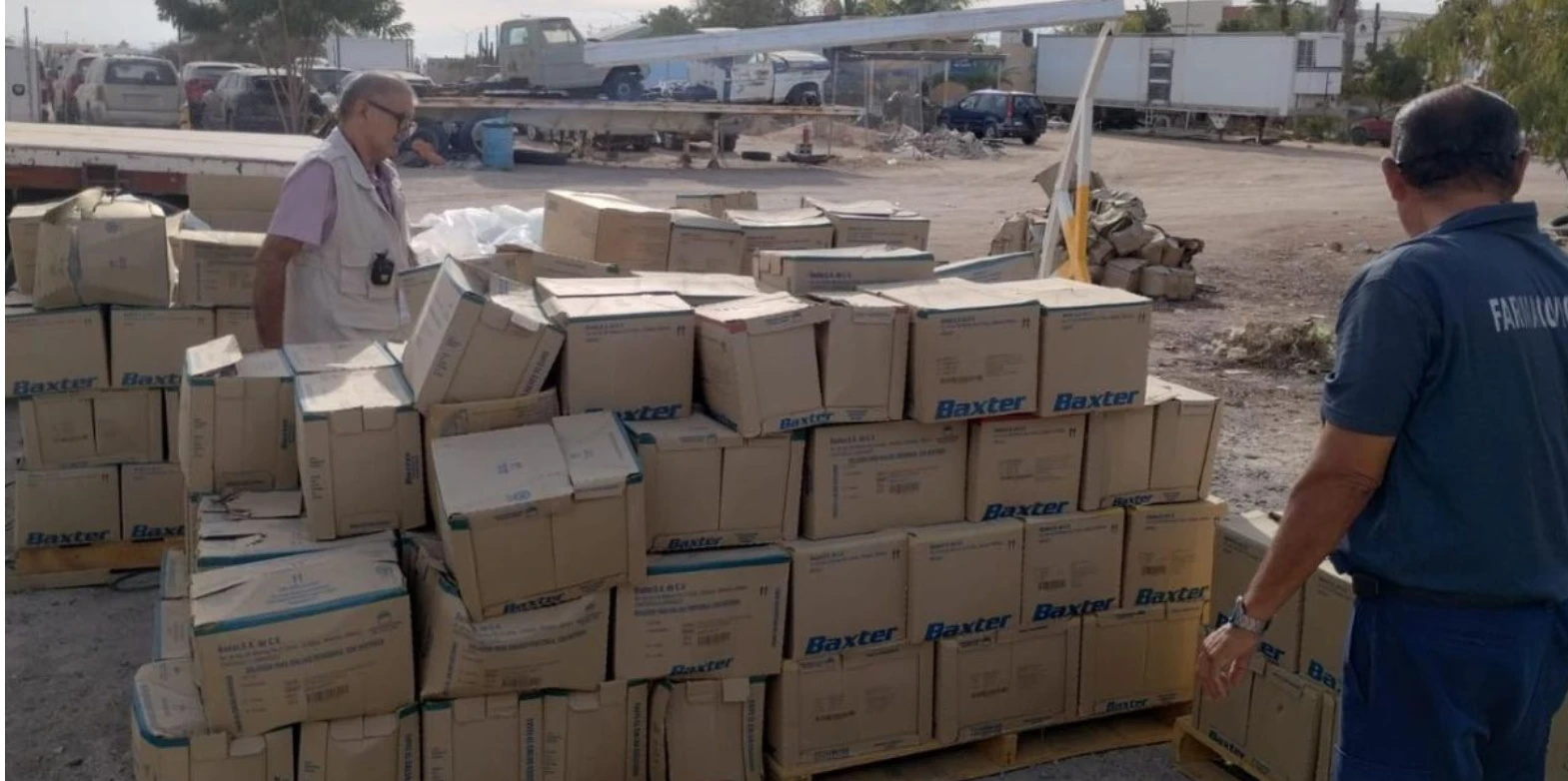 🚨 ABANDONAN INSUMOS MÉDICOS EN PLENA CALLE EN LA PAZ