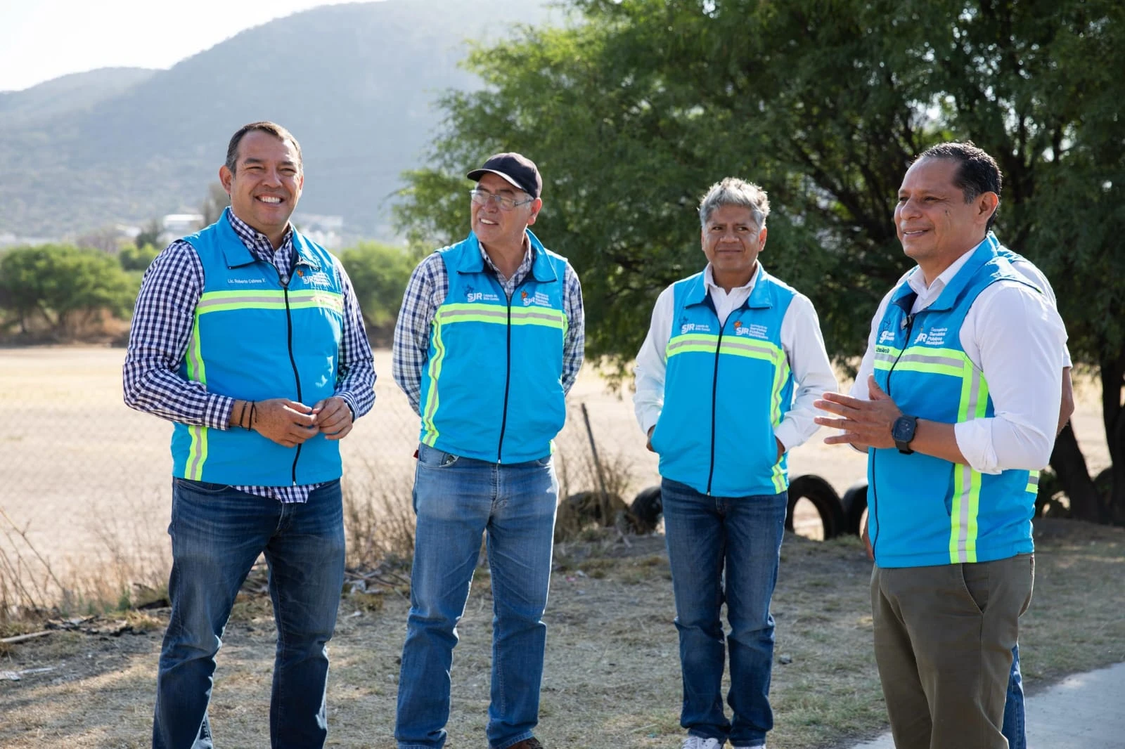  ROBERTO CABRERA SUPERVISA TRABAJOS DE LIMPIEZA Y BARRIDO EN LOMA ALTA Y AVENIDA UNIVERSIDAD